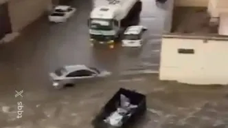 سیل در طائف عربستان خودروها را با خود برد
