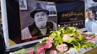 نصب سنگ مزار اکبر عبدی در آستانه تولدش/ عکس