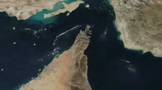 کشتی اماراتی در تنگه هرمز با موشک هدف قرار گرفت