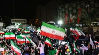 بنری که شبانه علیه پزشکیان نصب شد