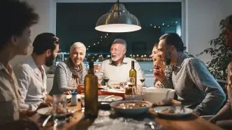 8 روش مؤثر و عملی برای ارتباط با خانواده همسر که باید بدانید