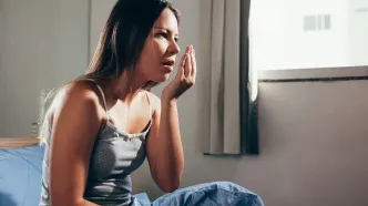 چرا دهانتان صبح‌ها بوی بد می‌دهد؟
