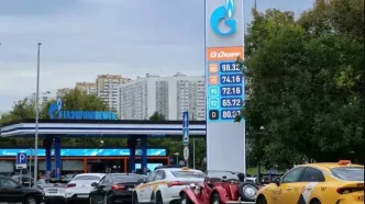 فروش بنزین در جایگاه‌های عرضه مسکو محدود شد