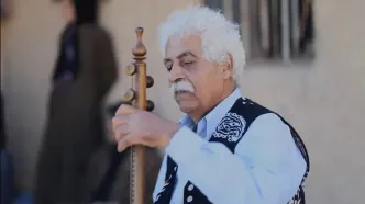 فیلم/ آواز محلی فرج علیپور در دورهمی خانوادگی؛ اجرای دلنشین استاد موسیقی لری