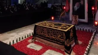 لحظاتی از مزار رهبر شهید در شب شهادت امام رضا(ع)