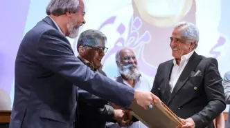 مراسم اهدای گواهینامه درجه یک هنری به مجید مظفری برگزار شد