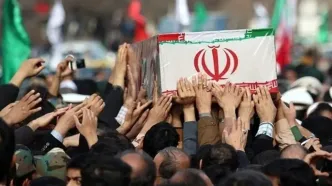 تصویری از یک نیروی سپاه که در حمله به جزیره لارک به شهادت رسید