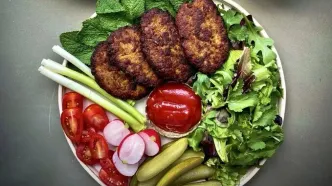 شام امشب با من: کتلت جعفری درست کنید؛ یک تغییر کوچک که طعم کتلت را فوق‌العاده می‌کند!