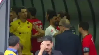 تصاویری غافلگیرکننده از بازیکنان تراکتور و پرسپولیس در تونل ورزشگاه!