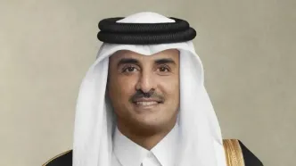 تیپ متفاوت و راحت امیر قطر در کافه ای در پاریس/ویدیو