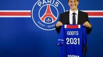 ستاره جوان آژاکس راهی PSG شد؛ خرید جدید پاریسی‌ها رسمی شد