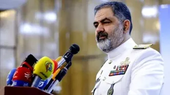 دریادار ایرانی: خانواده‌های شهدا مایه عزت و افتخار هستند