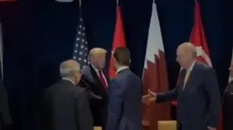 ترامپ سرش را پایین انداخت و وارد نشست رهبران خاورمیانه شد! + ویدئو