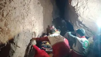 نجات پدر و دختر از ارتفاعات روستای غار نیشابور