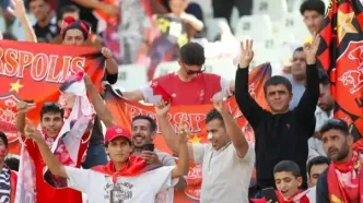تصاویر جذاب هواداران دربی در ورزشگاه نقش جهان