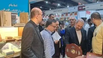سفیر ایران در عراق از غرفه خانه کتاب و ادبیات ایران در نمایشگاه کتاب بغداد بازدید کرد