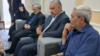 حضور رئیس سازمان زندان‌ها در منزل شهید مجتبی امیدی از شهدای اوین