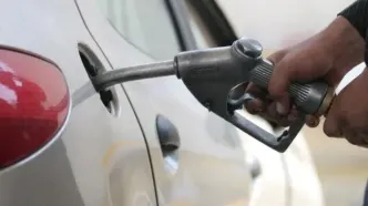 نرخ بنزین سهمیه‌ای بدون تغییر می‌ماند؛ بنزین کارت جایگاه از ۱۷ شهریور ۱۰ هزار تومان می‌شود
