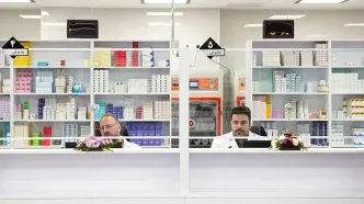 هشدار رئیس کمیسیون بهداشت مجلس درباره مشکلات دارو و معیشت مردم