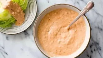طرز تهیه سس هزار جزیره خانگی در ۵ دقیقه