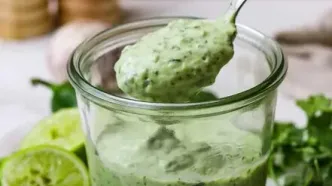 طرز تهیه سس تند هالوپینو؛ یک سس سبز و آتشین برای خوشمزه‌تر شدن غذاها