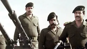 صدام در حال شلیک آرپی‌جی در زمان جنگ با ایران