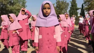 قیمت روپوش دانش‌آموزان و گلایه خانواده‌ها از اجبار مدارس