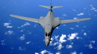بمب‌افکن استراتژیک «B-1B» آمریکا از بریتانیا به پرواز درآمد