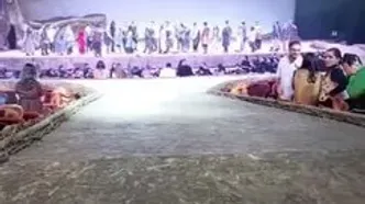 حضور ظریف و همسرش در نمایش «آرش»