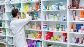 داروخانه ها توان خرید دارو را ندارند