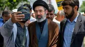 عیادت رهبر انقلاب از سفیر مجروح ایران در لبنان + عکس