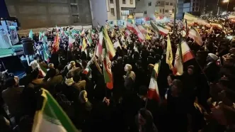 تجمعات خیابانی در آستانه تغییرات غیرقابل پیش‌بینی/ روزنامه اصولگرا: بعضی تریبون‌داران گویی تصمیم گرفته‌اند این سرمایه را خرج تسویه‌حساب‌های سیاسی کنند