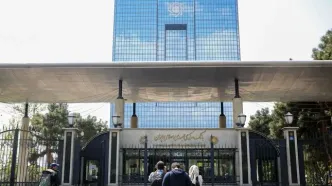 انتقاد کیهان از سانسور اسامی بانک‌های اخلالگر ارزی