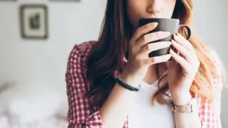 کافئین و اضطراب؛ چرا قهوه بعدازظهر ممکن است خواب شبانه را مختل کند؟