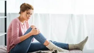 ۴ تمرین ساده برای زانو درد در خانه؛ حرکات آموزشی برای تقویت زانو!