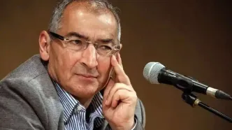 صادق زیباکلام به یک سال حبس و ۲ سال ممنوعیت رسانه‌ای محکوم شد