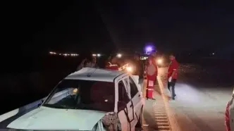 مصدوم شدن ۳ سرنشین پراید در برخورد با تریلر حمل گاز مایع