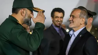 استقبال یک عضو سپاه از پزشکیان با سلام نظامی + عکس