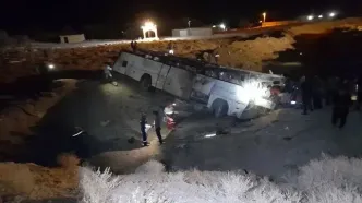 ورود فوری دادگستری راور به حادثه واژگونی اتوبوس کارگران معدن/ برخورد قانونی با مقصران احتمالی حادثه اتوبوس کارگران معدن