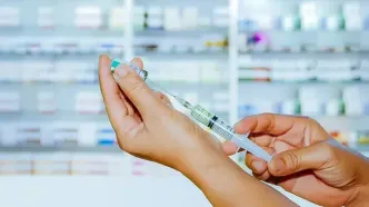 وزیر بهداشت: برای تهیه واکسن آنفلوآنزا تلاش می‌کنیم