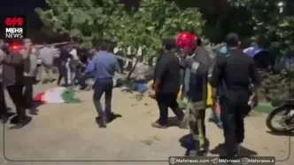 تصاویری از برخورد خودرو سواری با تجمع مردمی در وکیل‌آباد مشهد