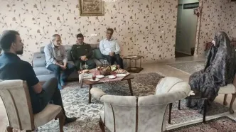 دیدار مشاور فرمانده کل سپاه با خانواده بنیانگذار مرکز اسناد و تحقیقات دفاع مقدس