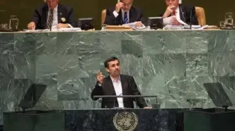 عکس جالب استقبال از احمدی‌نژاد پس از بازگشت از  نشست سازمان ملل