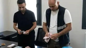 فیلم لحظه بازداشت گدای ایرانی در ترکیه با بیش از 60 هزار لیر پول نقد