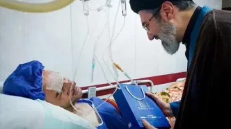 تصاویر تازه منتشر شده از آیت‌ الله مجتبی خامنه‌ای در زمان عیادت از مجروحان