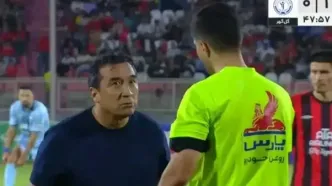 چشم غره خداداد پس از کارت قرمز!