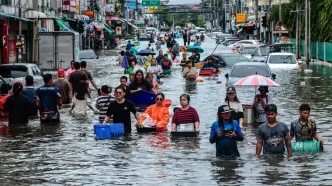 سیلاب در بانکوک باعث انتقال هزاران نفر به پناهگاه‌ها شد