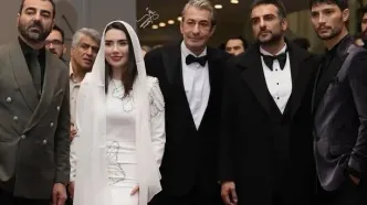 فرش قرمز «بلیط یک‌طرفه»؛ رژه استایل‌های شیک بازیگران ایرانی و خارجی از کت‌ فانتزی نفس بازغی تا لباس مجلسی زهرا سامی