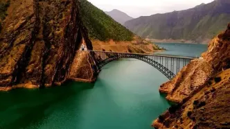 لحظۀ تماشایی بازشدن دریچه‌های سد کارون ۴ + فیلم
