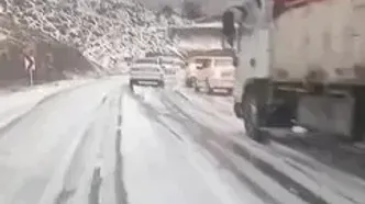 تصاویری باورنکردنی از بارش برف تابستانی در کرمان!
